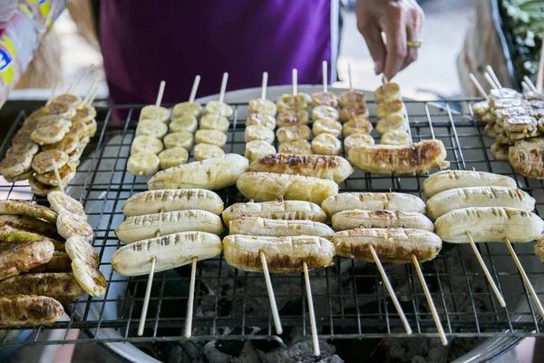 Bananas on barbecue and man — Stock Photo, Image