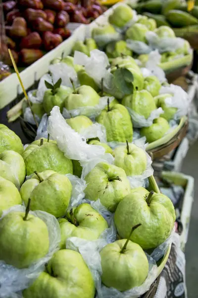 Fresh guavas wrapped in foil — Stock Photo, Image