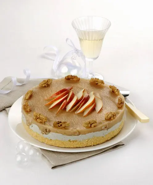Cheesecake with Gorgonzola and walnuts — Stock Photo, Image