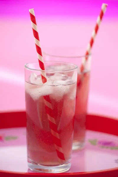 Vista Cerca Refrescantes Bebidas Frambuesa Vasos — Foto de Stock