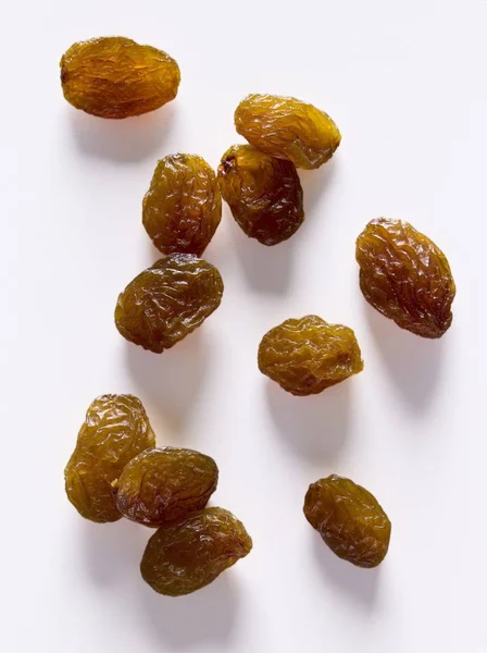 Brown Raisins on white — Stock Photo, Image