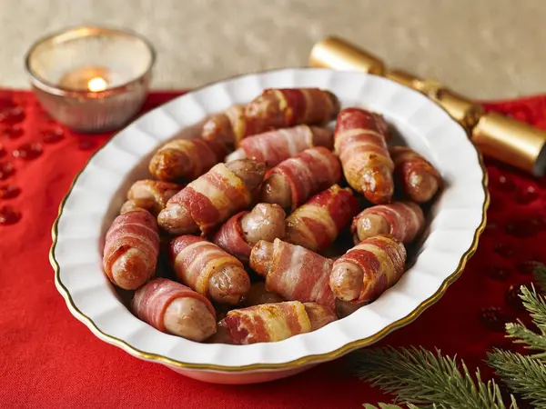 Cerdos en mantas para la cena de Navidad — Foto de Stock