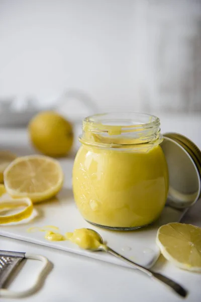 Vue Rapprochée Caillé Citron Dans Bocal Avec Des Citrons Frais — Photo