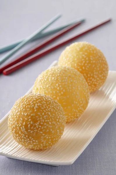 Golden Sesame Balls White Plate — Stock Photo, Image