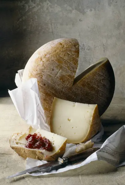 Ossau-iraty cheese — Stock Photo, Image