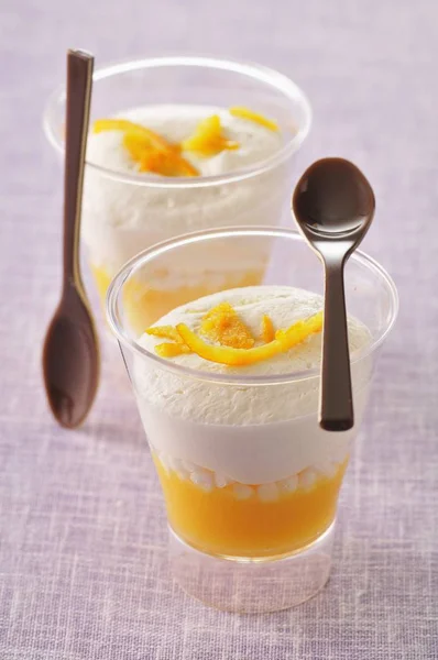 Orange meringue verrines — 스톡 사진