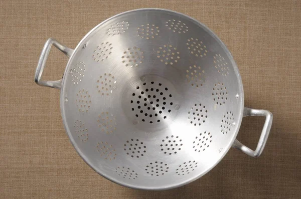 มมองด านบนของ Colander โลหะท างเปล — ภาพถ่ายสต็อก