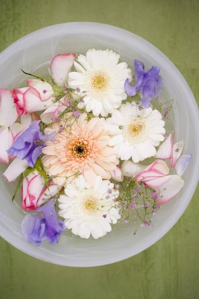 Top view of mixed flowers in a bowl of water — Stock Photo