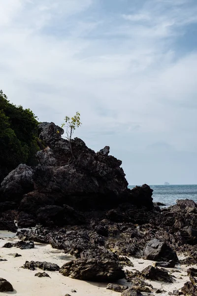 Piedra costa del océano Imágenes de stock libres de derechos