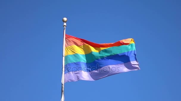 Dos vídeos de la bandera del arco iris en cámara lenta real — Vídeos de Stock