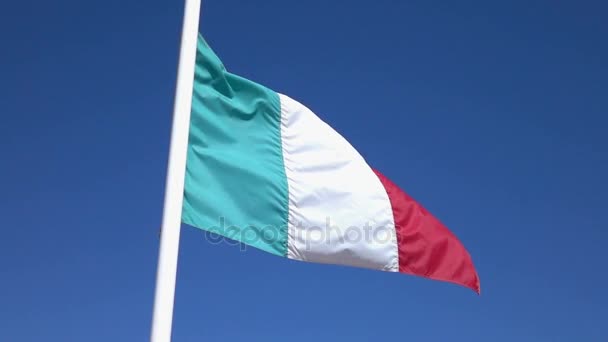 Video der italienischen Flagge in echter Zeitlupe — Stockvideo