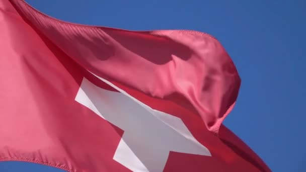 Dos vídeos de la bandera de Suiza en cámara lenta real — Vídeos de Stock