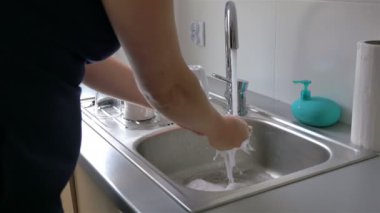 4 k bir kadın tarafından bulaşık video