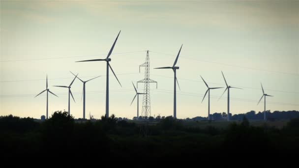 Two videos of windmills in real slow motion — Stock Video