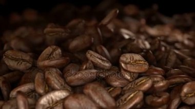 Düşen kahve çekirdekleri gerçek yavaş 1000fps video