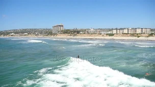 Video van surfer in Californië in slow motion — Stockvideo