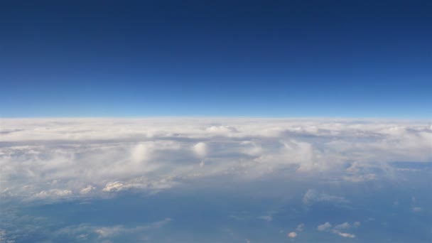 Два повітряних постріли над хмарами в 4K — стокове відео