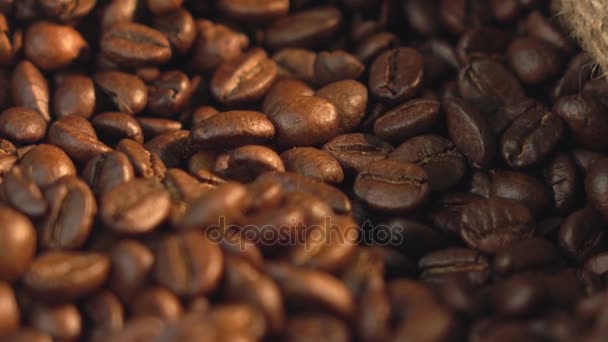 Two videos of rotating coffee beans in 4K — Stock Video