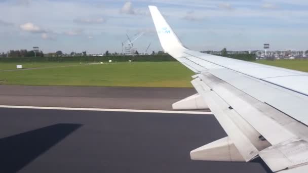 Видео взлета самолета в 4К — стоковое видео