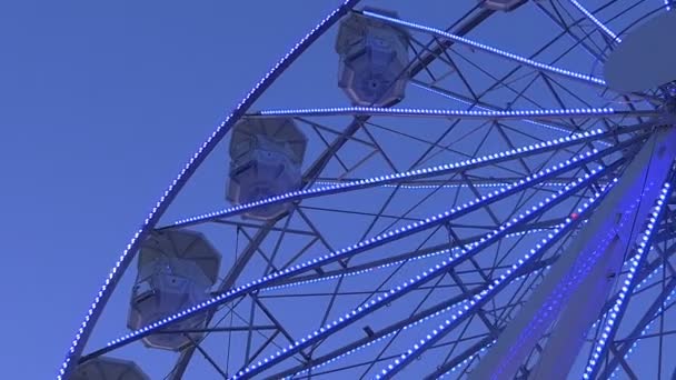 Video vom Riesenrad in der Abenddämmerung in 4k — Stockvideo