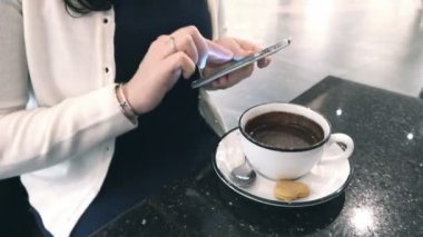Telefonunuzun ve 4 k'dan fazla kadın video lapse Time
