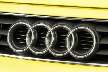 Audi a3 araba ön logo yakın çekim