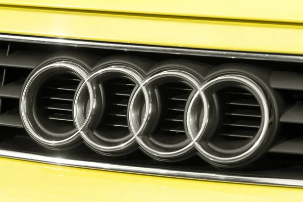 Audi a3 araba ön logo yakın çekim