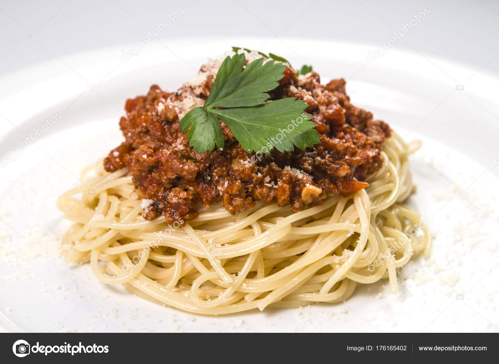 Sığır bolonez soslu spagetti tarifi Sığır bolonez soslu spagetti tarifi