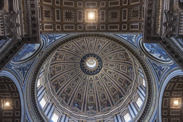 Řím Itálie Června 2011 Michelangelo Dome Saint Peter Basilica Vatikánskou — Stock fotografie