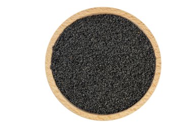 Fesleğen tohumu ya da kıllı, Sabja ahşap kasede beyaz arka planda izole edilmiş. Üst Manzara. Baharatlar ve yemek malzemeleri.