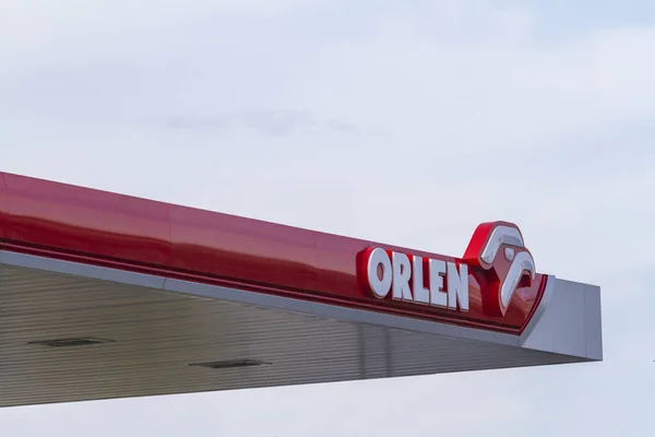 Zamosc / Polonya - 5 Eylül 2018: Orlen yakıt ve benzin istasyonunun amblemi. Pkn Orlen büyük bir Polonya petrol rafinerisi ve petrol perakendecisi..
