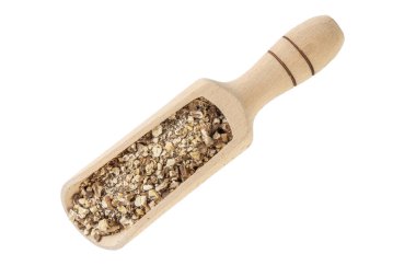 Karahindiba kökü ya da Latin Taraxaci radyosundaki ahşap kepçeyle beyaz arka planda izole edilmiş. Şifalı bitkiler. Bitkisel ilaçlar. alternatif tıp