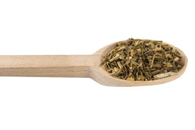 Çelandin ya da Latince Chelidonii Harba 'da beyaz arka planda izole edilmiş tahta kaşıkla. Şifalı bitkiler. Bitkisel ilaçlar. alternatif tıp