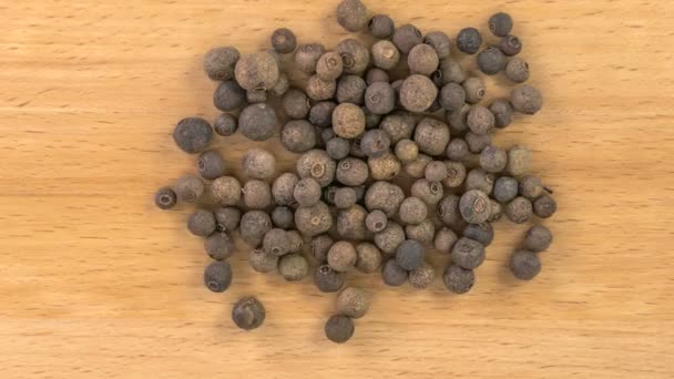 Allspice Eller Jamaica Peppar Skapa Hög Träskiva Rörelseanimation Kryddor Och — Stockvideo