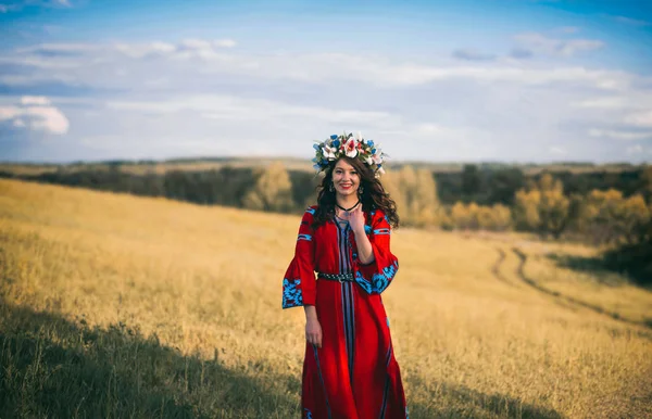 Una joven vestida de étnico —  Fotos de Stock