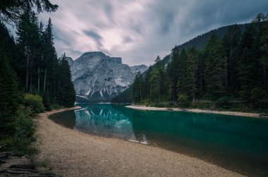 Lago di Braies şaşırtıcı görünümü