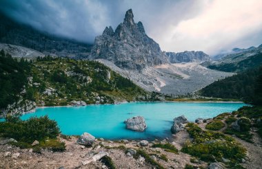 Sorapis Gölü, Dolomites, İtalya.