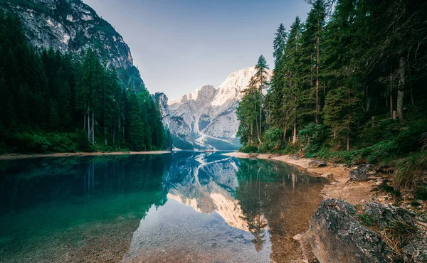 Lago di Braies şaşırtıcı görünümü