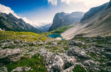 Dağ gölü Dolomites, İtalya