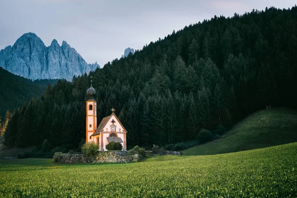 Alp Dolomites, Alpler kilisede