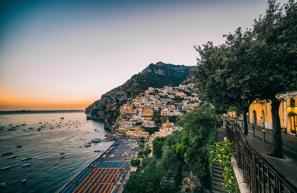 Positano en la costa de Amalfi, Italia — Foto de Stock