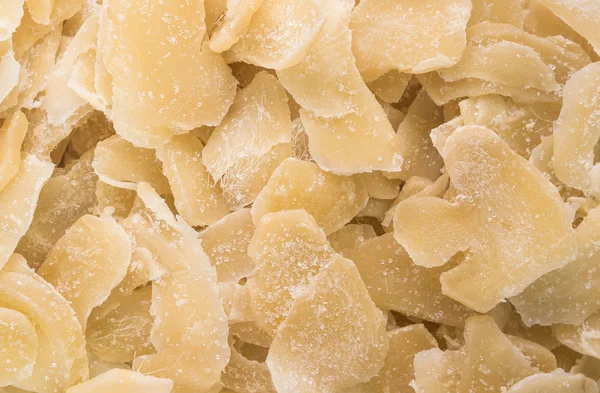 Şekerlenmiş zencefil dilimleri yakın çekim üstten görünüm kurumuş. Arka plan, doku.