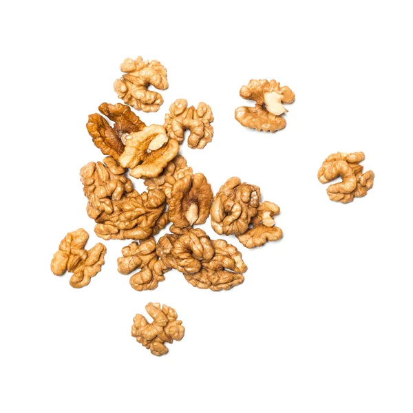 Beyaz arkaplanda izole edilmiş cevizler