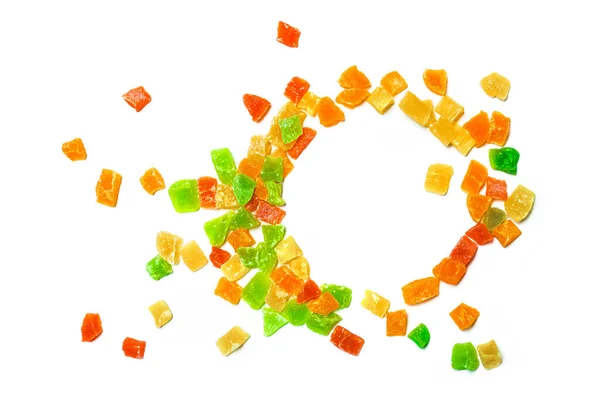 Şekerlenmiş kurutulmuş beyaz arka plan üzerinde izole meyve karışımı