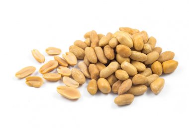 beyaz arkaplanda izole edilmiş yerfıstıkları