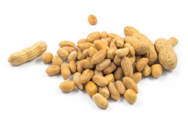 beyaz arkaplanda izole edilmiş yerfıstıkları