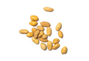 beyaz arkaplanda izole edilmiş yerfıstıkları