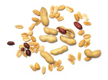 beyaz arkaplanda izole edilmiş yerfıstıkları