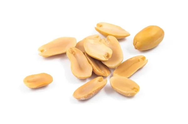 beyaz arkaplanda izole edilmiş yerfıstıkları