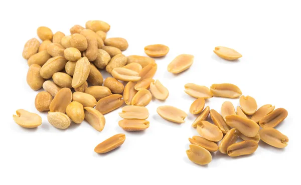 beyaz arkaplanda izole edilmiş yerfıstıkları